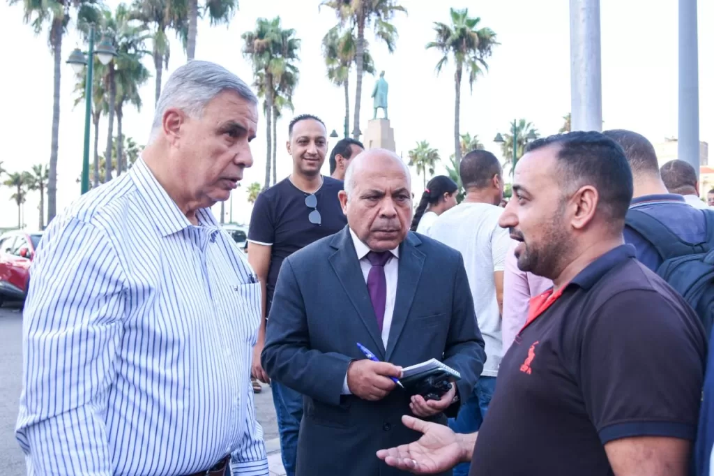 مفاجأة محطة الرمل: المحافظ يظهر بين المواطنين المتضررين من تأخر أتوبيسات العجمي 12 - جريدة الجمهورية IMG 20251003 WA0171 - جريدة الجمهورية