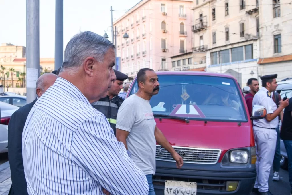مفاجأة محطة الرمل: المحافظ يظهر بين المواطنين المتضررين من تأخر أتوبيسات العجمي 11 - جريدة الجمهورية IMG 20251003 WA0172 - جريدة الجمهورية