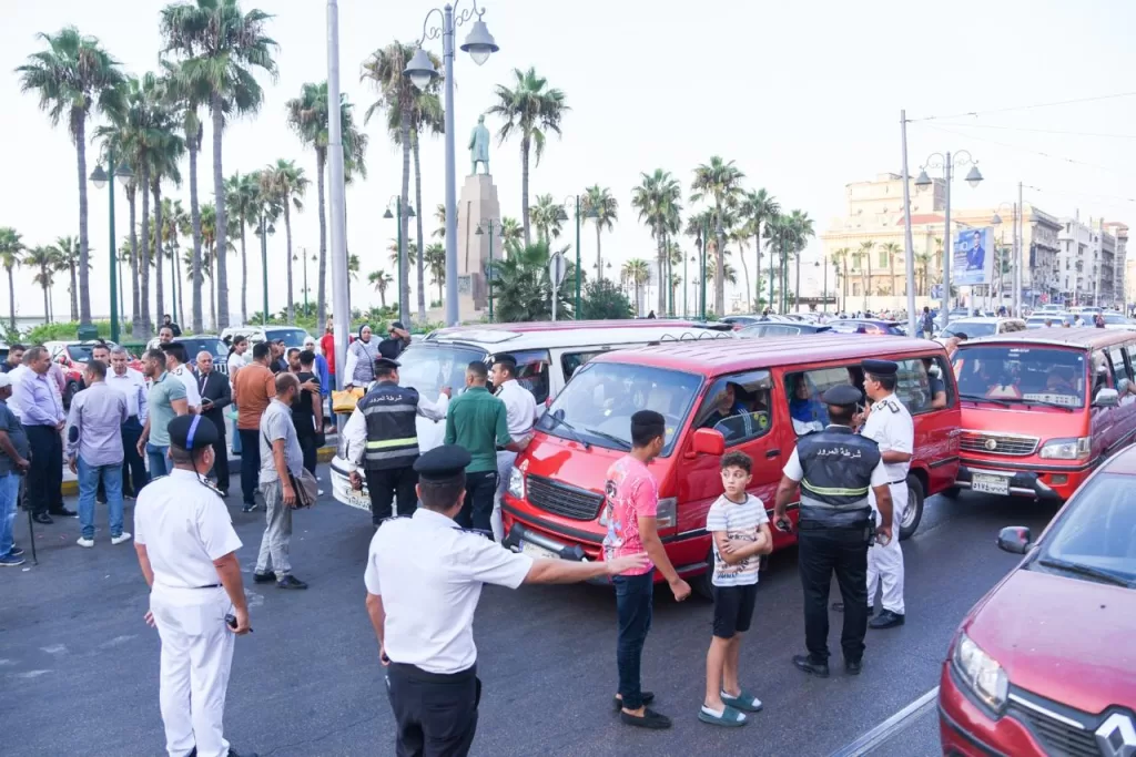 مفاجأة محطة الرمل: المحافظ يظهر بين المواطنين المتضررين من تأخر أتوبيسات العجمي 9 - جريدة الجمهورية IMG 20251003 WA0174 - جريدة الجمهورية