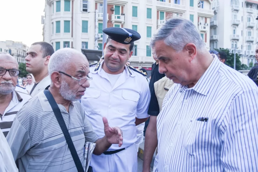 مفاجأة محطة الرمل: المحافظ يظهر بين المواطنين المتضررين من تأخر أتوبيسات العجمي 8 - جريدة الجمهورية IMG 20251003 WA0175 - جريدة الجمهورية