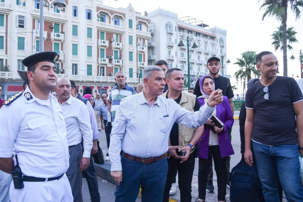مفاجأة محطة الرمل: المحافظ يظهر بين المواطنين المتضررين من تأخر أتوبيسات العجمي 7 - جريدة الجمهورية IMG 20251003 WA0177 - جريدة الجمهورية