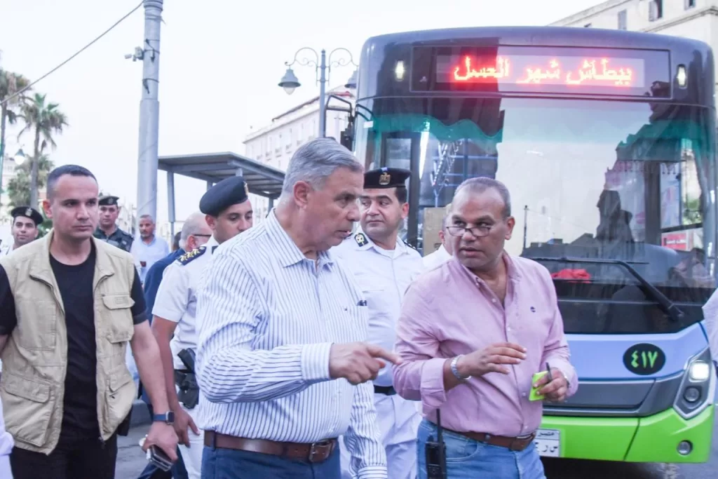 مفاجأة محطة الرمل: المحافظ يظهر بين المواطنين المتضررين من تأخر أتوبيسات العجمي 2 - جريدة الجمهورية IMG 20251003 WA0182 - جريدة الجمهورية