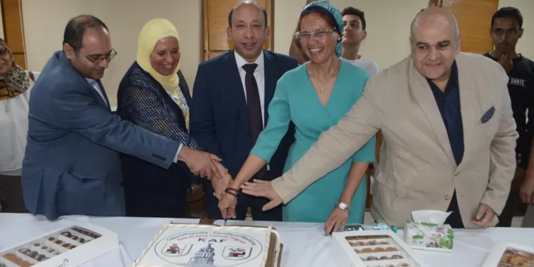 قصر العيني يتحدث الفرنسية: احتفال ضخم باستقبال أول دفعة ببرنامج «KAF» الدولي