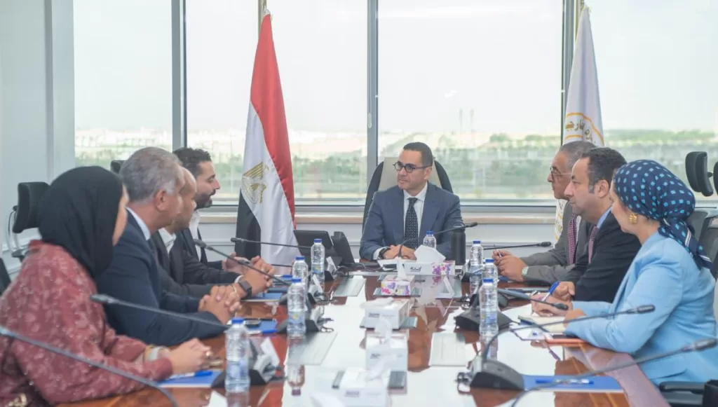 «الخطيب» يبحث مع وفد شركة «LDV» تعزيز الشراكات الاستثمارية في مجالات التعليم والتنمية المستدامة 2 - جريدة الجمهورية IMG 20251005 WA0058 - جريدة الجمهورية
