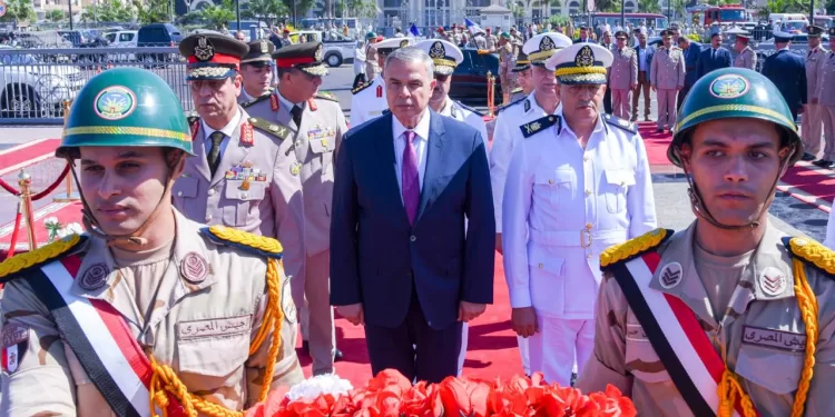 بمناسبة ذكرى انتصارات أكتوبر المجيدة..محافظ الإسكندرية يضع إكليل الزهور على النصب التذكاري للشهداء 1 - جريدة الجمهورية بمناسبة ذكرى انتصارات أكتوبر المجيدة..محافظ الإسكندرية يضع إكليل الزهور على النصب التذكاري للشهداء