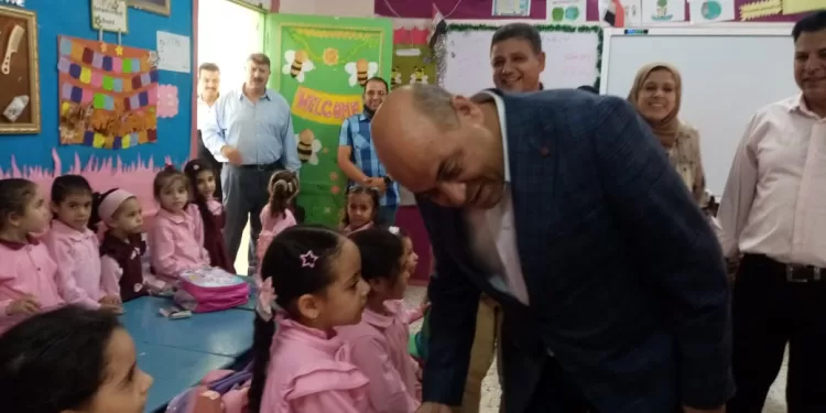 وكيل «تعليم الدقهلية» يتفقد الفصول والمعامل.. ويشيد بالاستعداد الجاد للعام الدراسي