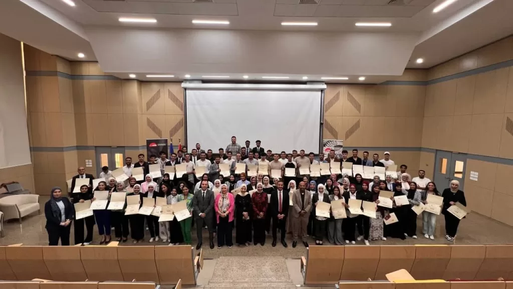 التعليم العالي يُضاعف الاستثمار: ارتفاع عدد الجامعات الأهلية إلى ٣٢ جامعة لاستيعاب ٤ ملايين طالب 7 - جريدة الجمهورية IMG 20251006 WA0260 - جريدة الجمهورية