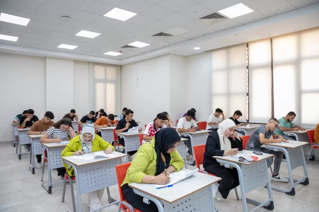 التعليم العالي يُضاعف الاستثمار: ارتفاع عدد الجامعات الأهلية إلى ٣٢ جامعة لاستيعاب ٤ ملايين طالب 5 - جريدة الجمهورية IMG 20251006 WA0262 - جريدة الجمهورية