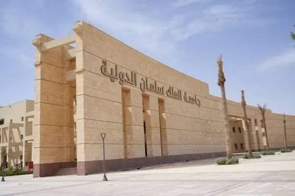 التعليم العالي يُضاعف الاستثمار: ارتفاع عدد الجامعات الأهلية إلى ٣٢ جامعة لاستيعاب ٤ ملايين طالب 2 - جريدة الجمهورية IMG 20251006 WA0266 - جريدة الجمهورية