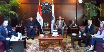سفير باكستان ورئيس «الاستثمار» يناقشان سُبل تعزيز التعاون الثنائي