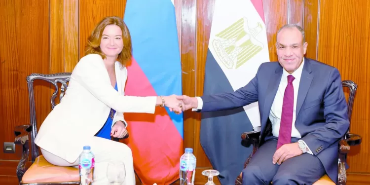 وزير الرياضة يهنىء اتحاد رفع الأثقال