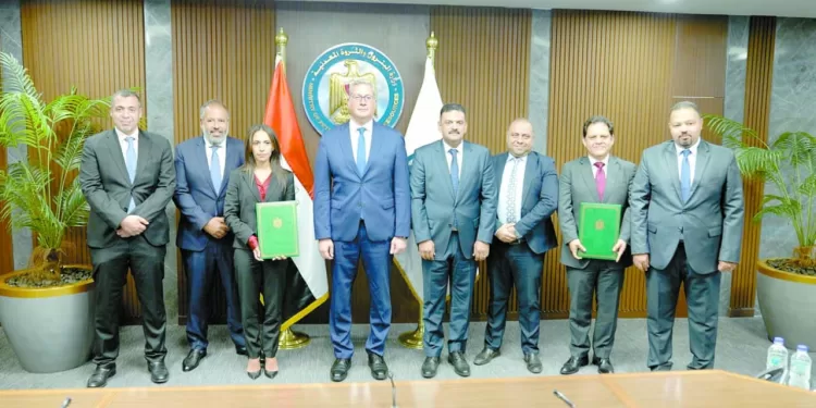 وزير الرياضة يهنىء اتحاد رفع الأثقال