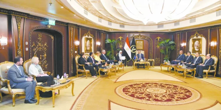 وزير الرياضة يهنىء اتحاد رفع الأثقال