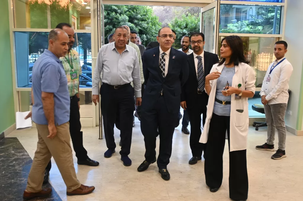 المدير التنفيذي لمستشفيات جامعة القاهرة يتفقد «أبو الريش الياباني» لتقييم سير العمل ومراجعة جودة الخدمات 14 - جريدة الجمهورية IMG 20251009 WA0013 - جريدة الجمهورية