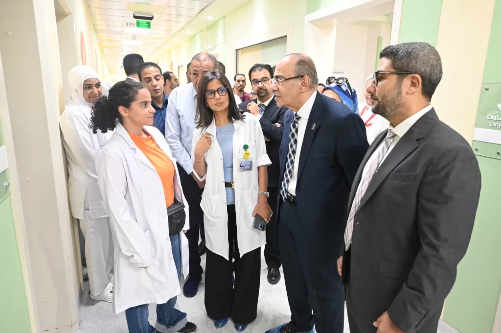 المدير التنفيذي لمستشفيات جامعة القاهرة يتفقد «أبو الريش الياباني» لتقييم سير العمل ومراجعة جودة الخدمات 11 - جريدة الجمهورية IMG 20251009 WA0019 - جريدة الجمهورية