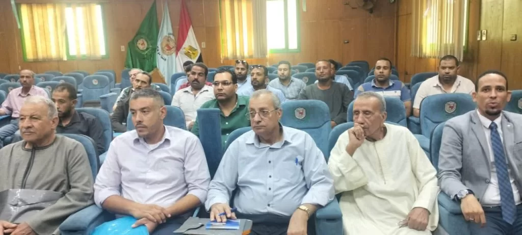 جامعة سوهاج تطلق الدورة الـ15 لتدريب العاملين في تجارة المبيدات لتعزيز إنتاج غذائي آمن 2 - جريدة الجمهورية IMG 20251012 WA0051 - جريدة الجمهورية