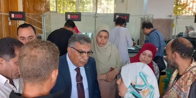 في يوم حافل: محافظ الدقهلية يستقبل صكوك الإطعام ووفد الكنيسة ويشهد انطلاق قافلة طبية مجانية