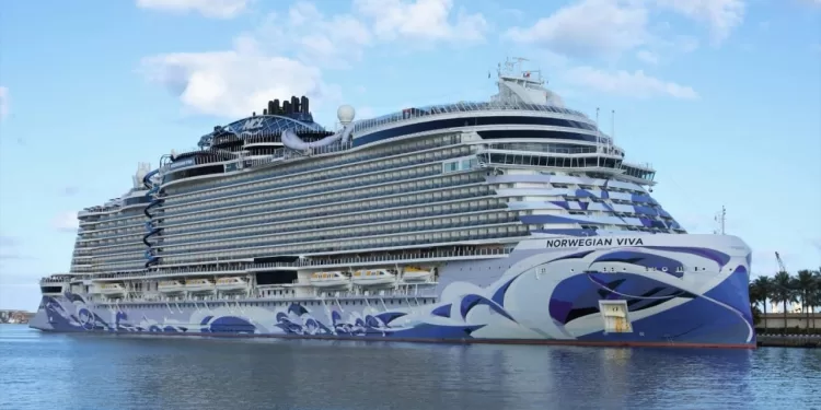 ميناء الإسكندرية يستقبل السفينة السياحية «نورويجان فيفا» للمرة الثالثة خلال أكتوبر