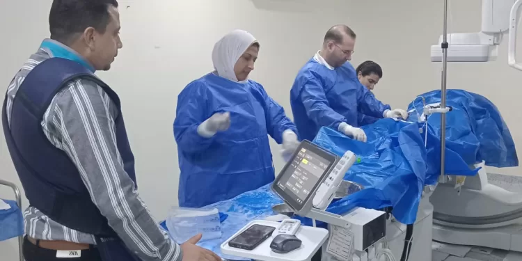 فريق طبي بالدقهلية يُجري قسطرة مخية عاجلة ويُنقذ حياة مريضة بنزيف حاد