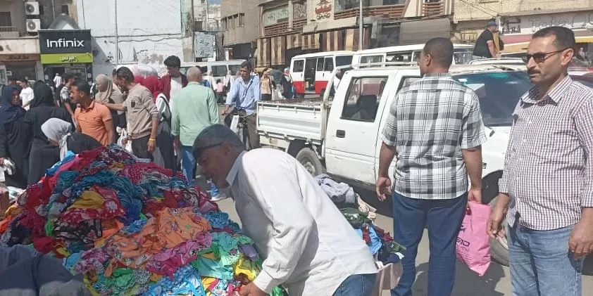 بناءً على توجيهات المحافظ.. حملات الزقازيق تعيد الانضباط وترفع الإشغالات المعيقة للمرور 4 - جريدة الجمهورية IMG 20251014 WA0204 - جريدة الجمهورية