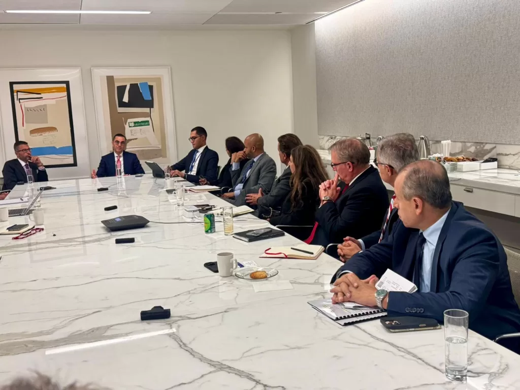 «الخطيب» أمام DLA Piper ومجموعة من المستثمرين الدوليين :مصر تدعم مناخ الاستثمار تبسيط الإجراءات وإزالة المعوقات 2 - جريدة الجمهورية IMG 20251015 WA0015 - جريدة الجمهورية