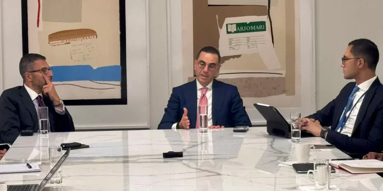 «الخطيب» أمام DLA Piper ومجموعة من المستثمرين الدوليين :مصر تدعم مناخ الاستثمار تبسيط الإجراءات وإزالة المعوقات 1 - جريدة الجمهورية «حمودة الجزار» مؤشرات الأداء المعيار الرئيسي لتقييم المنشآت الصحية ..والكفاءة تحقق رضا المنتفعين