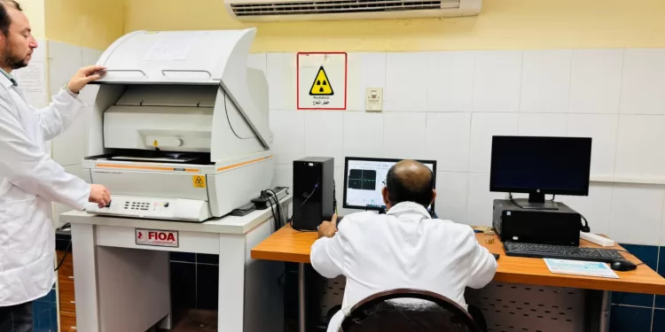 الأول في أفريقياوالشرق الأوسط..« دمغ المصوغات والموازين» تعتمد أول معمل X-RAY لفحص وتحليل الذهب 1 - جريدة الجمهورية «حمودة الجزار» مؤشرات الأداء المعيار الرئيسي لتقييم المنشآت الصحية ..والكفاءة تحقق رضا المنتفعين