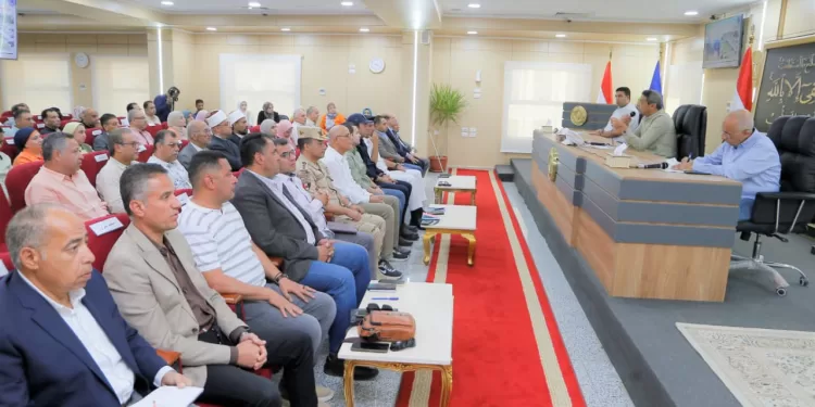 عزيمة لا تعرف المستحيل: محافظ السويس يكرم 4 متحررين من الأمية تجاوزت أعمارهم السبعين