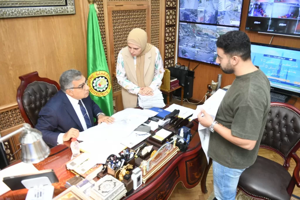 منظومة الشباك الواحد: محافظ الدقهلية يتفقد المركز التكنولوجي ويشدد على حُسن استقبال المواطنين وتيسير الخدمات 2 - جريدة الجمهورية IMG 20251016 WA0121 - جريدة الجمهورية