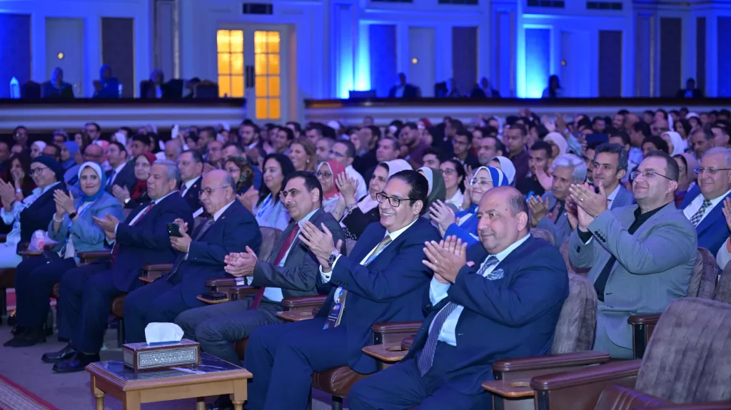 7 توصيات في ختام «مؤتمر جامعة القاهرة »ترسم خارطة طريق للاستفادة من الذكاء الاصطناعي في التنمية والخدمات العامة 6 - جريدة الجمهورية IMG 20251019 WA0045 - جريدة الجمهورية