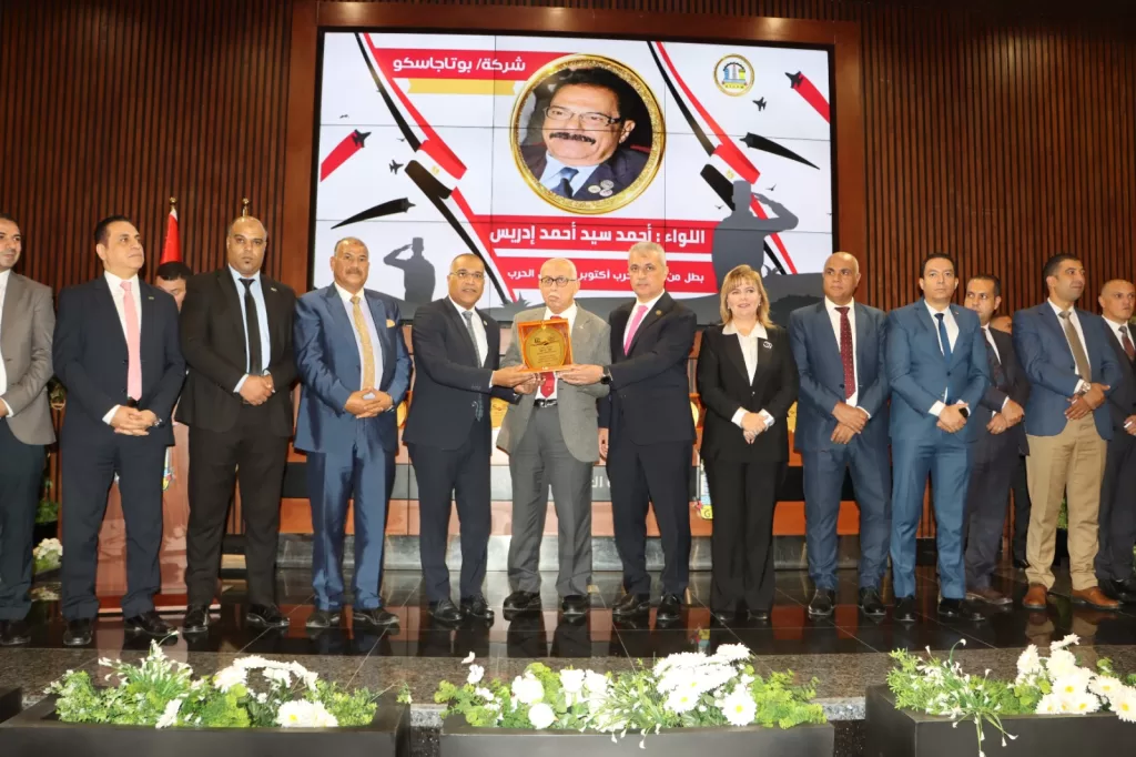52 عامًا على النصر: نقابة البترول تُجدد العهد بمسيرة البناء والتنمية 6 - جريدة الجمهورية IMG 20251021 WA0241 - جريدة الجمهورية