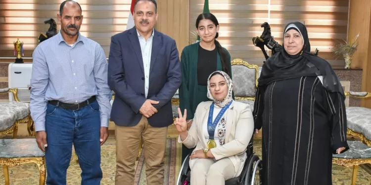 محافظ الشرقية يُكرِّم بطلة العالم لرفع الأثقال 1 - جريدة الجمهورية «نقيب البيطريين»: الأمراض الفيروسية الناشئة تهديد مستمر.. و«الصحة الواحدة» طريق مواجهتها