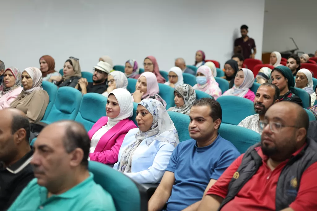 جامعة حلوان تؤكد: الوعي خط الدفاع الأول لمواجهة استغلال وسائل التواصل لزعزعة الدول 14 - جريدة الجمهورية IMG 20251023 WA0009 - جريدة الجمهورية