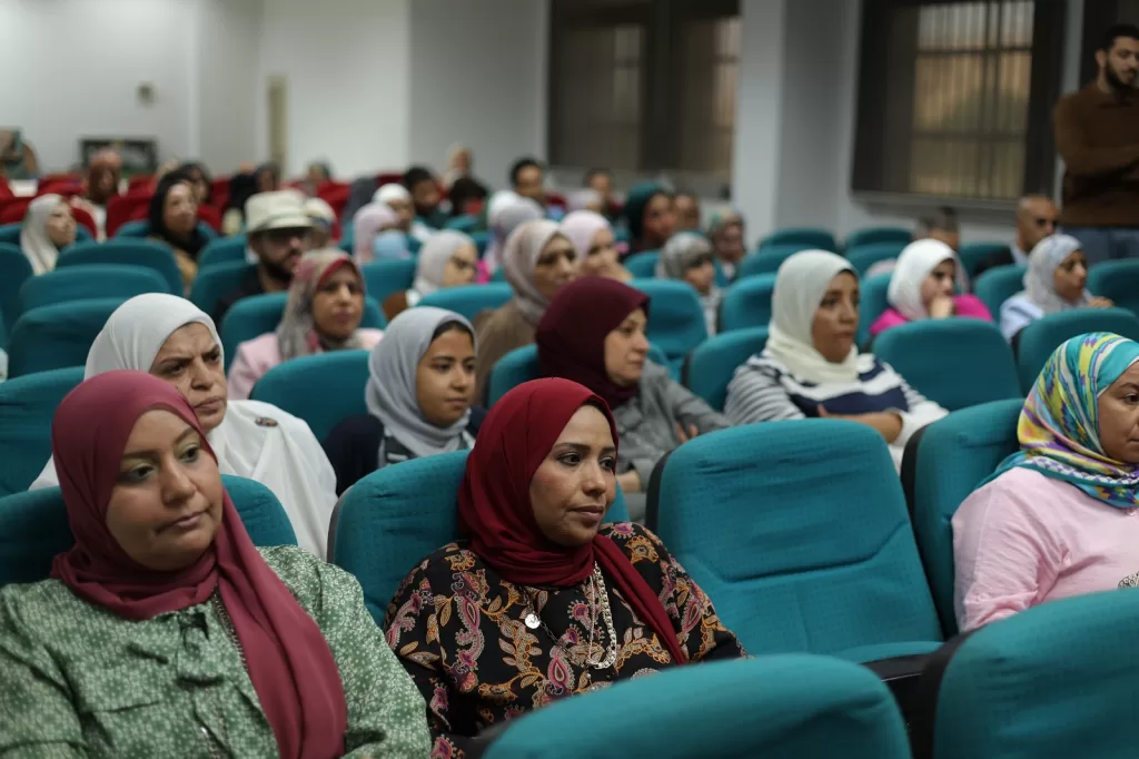 جامعة حلوان تؤكد: الوعي خط الدفاع الأول لمواجهة استغلال وسائل التواصل لزعزعة الدول 6 - جريدة الجمهورية IMG 20251023 WA0018 - جريدة الجمهورية
