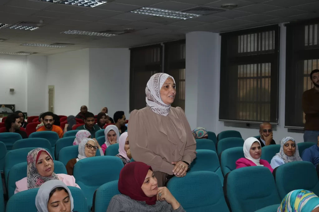 جامعة حلوان تؤكد: الوعي خط الدفاع الأول لمواجهة استغلال وسائل التواصل لزعزعة الدول 5 - جريدة الجمهورية IMG 20251023 WA0019 - جريدة الجمهورية