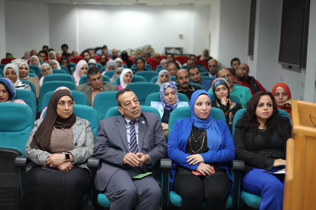 جامعة حلوان تؤكد: الوعي خط الدفاع الأول لمواجهة استغلال وسائل التواصل لزعزعة الدول 4 - جريدة الجمهورية IMG 20251023 WA0020 - جريدة الجمهورية
