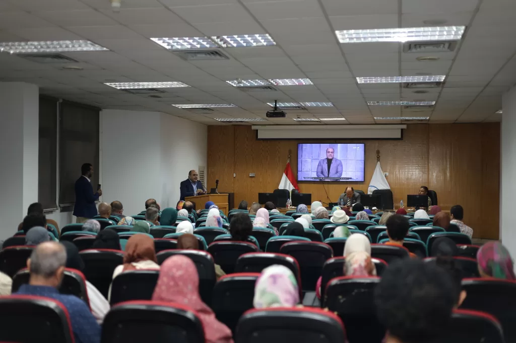 جامعة حلوان تؤكد: الوعي خط الدفاع الأول لمواجهة استغلال وسائل التواصل لزعزعة الدول 3 - جريدة الجمهورية IMG 20251023 WA0021 - جريدة الجمهورية