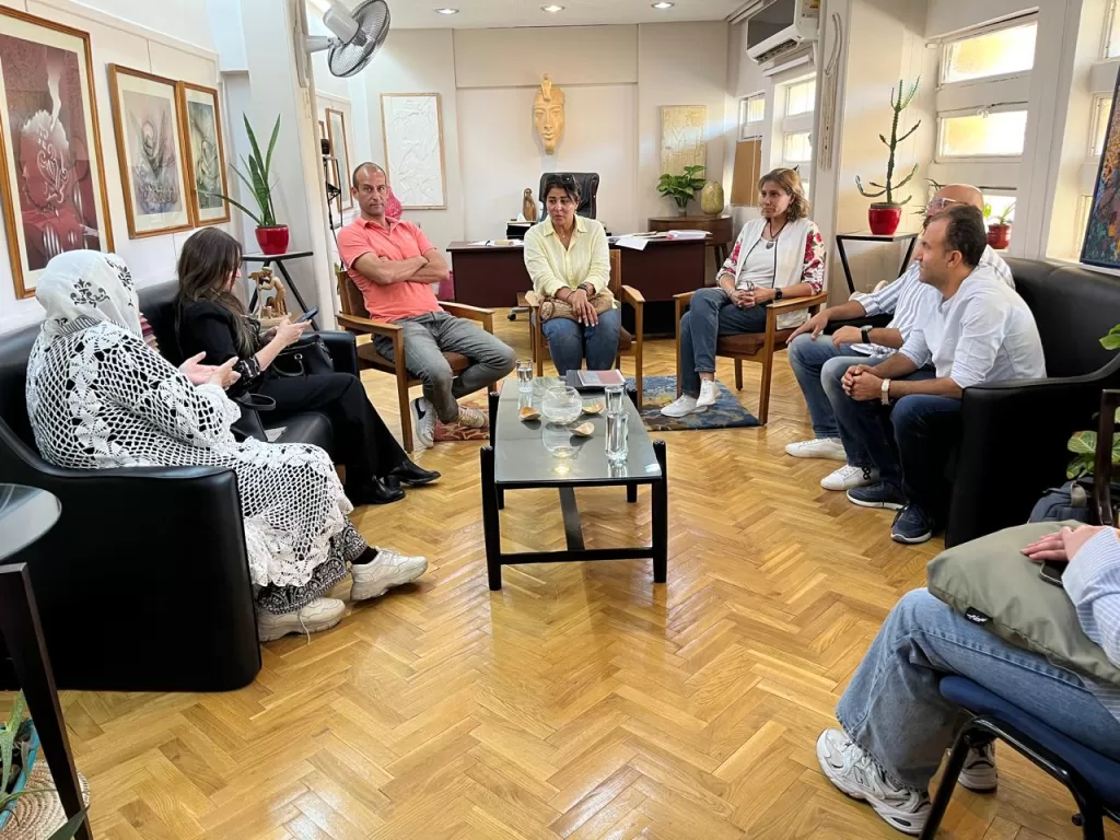 «فنون تطبيقية حلوان» تجمّل شارع ترسا بجدارية ضخمة ترحيباً بـ «المتحف الكبير» 2 - جريدة الجمهورية IMG 20251025 WA0204 - جريدة الجمهورية