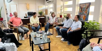 «فنون تطبيقية حلوان» تجمّل شارع ترسا بجدارية ضخمة ترحيباً بـ «المتحف الكبير»