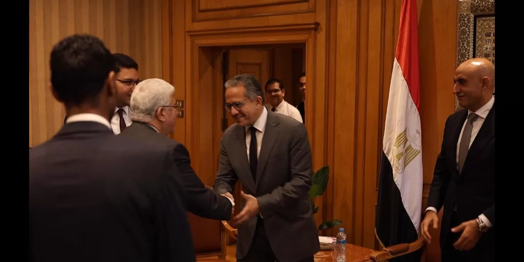 جامعة حلوان تحتفي بابنها: حفل تكريم مهيب للدكتور خالد العناني لانتخابه مديراً عاماً لـ «اليونسكو» 7 - جريدة الجمهورية IMG 20251025 WA0226 - جريدة الجمهورية