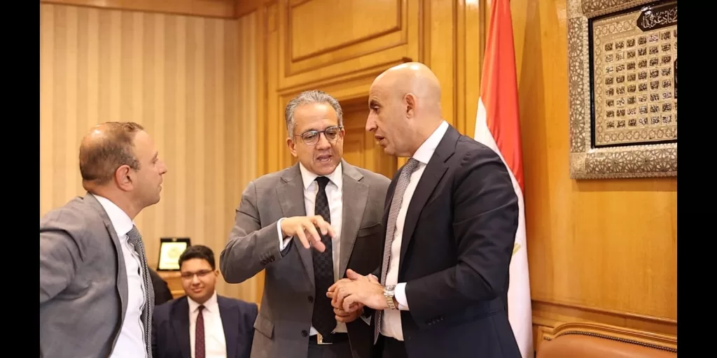 جامعة حلوان تحتفي بابنها: حفل تكريم مهيب للدكتور خالد العناني لانتخابه مديراً عاماً لـ «اليونسكو» 3 - جريدة الجمهورية IMG 20251025 WA0231 - جريدة الجمهورية