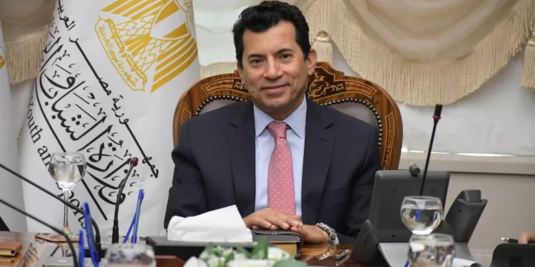 «صبحي» يُهنئ البطل سيف عيسى بذهبية العالم في التايكوندو 1 - جريدة الجمهورية «صبحي» يطلق برنامج متكامل لزيارات الشباب إلى سيناء