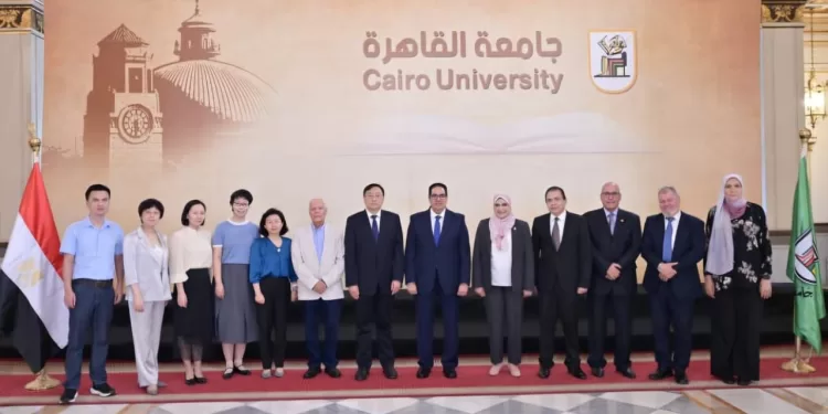 «عبد الصادق » يبحث مع  رئيس جامعة جيانغنان الصينية تعزيز  التعاون المشترك في المجالات الأكاديمية والبحثية