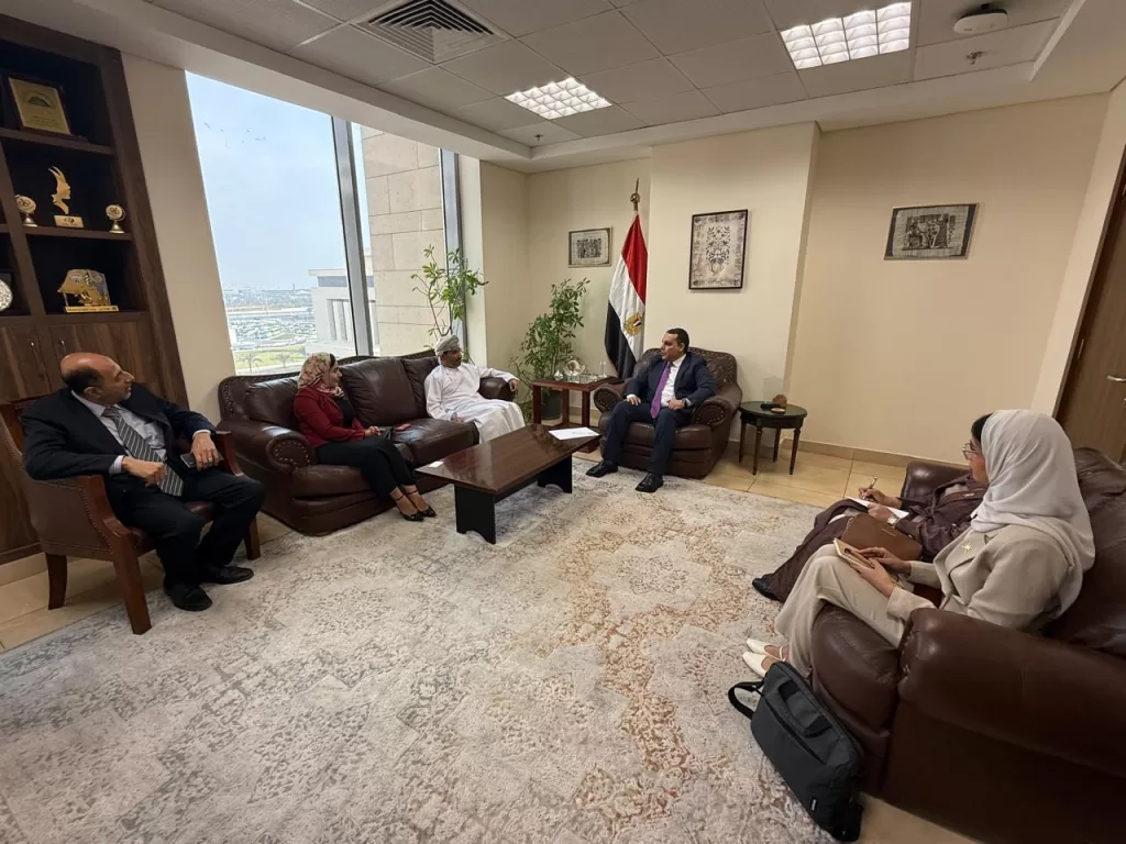 رئيس التمثيل التجاري المصري يفتتح البرنامج التدريبي للمُلحقين التجاريين العُمانيين 3 - جريدة الجمهورية IMG 20251026 WA0068 - جريدة الجمهورية