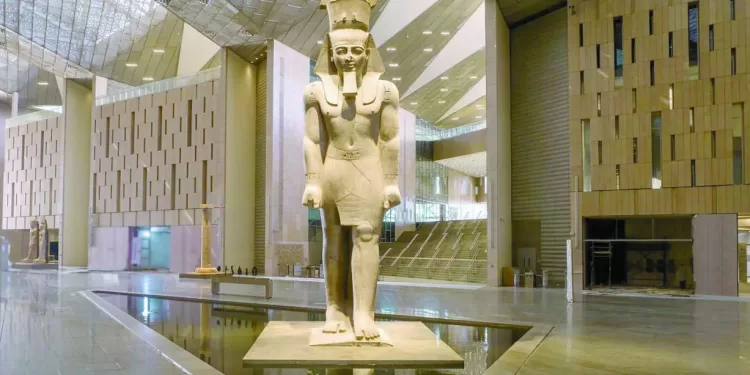 عيسى زيدان: مركب خوفو ترحب بالزائرين.. وقناع توت عنخ آمون الذهبى جوهرة المعروضات 1 - جريدة الجمهورية غضب فى بيراميدز