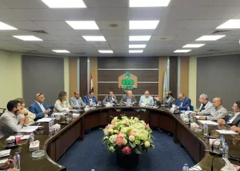 مستثمرو العاشر من رمضان يناقشون وضع آلية لتنفيذ قرار «المجتمعات العمرانية» بشأن المقنن المائي 4 - جريدة الجمهورية مستثمرو العاشر من رمضان يناقشون وضع آلية لتنفيذ قرار «المجتمعات العمرانية» بشأن المقنن المائي