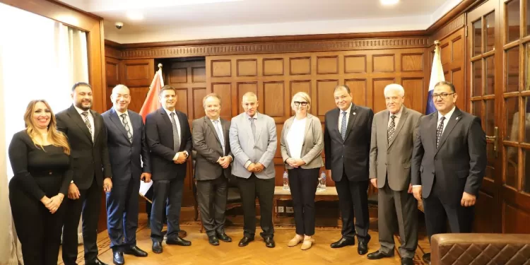 «غرفة الإسكندرية» تبحث تعزيز التعاون الاقتصادي مع سفيرة فنلندا 1 - جريدة الجمهورية «غرفة الإسكندرية» تبحث تعزيز التعاون الاقتصادي مع سفيرة فنلندا