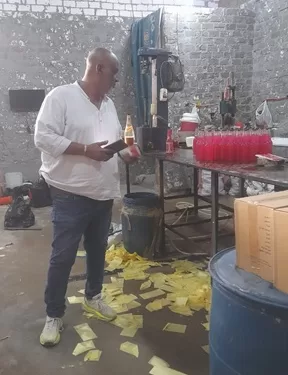 ضبط مصنع خُمور مغشوشة في الورّاق