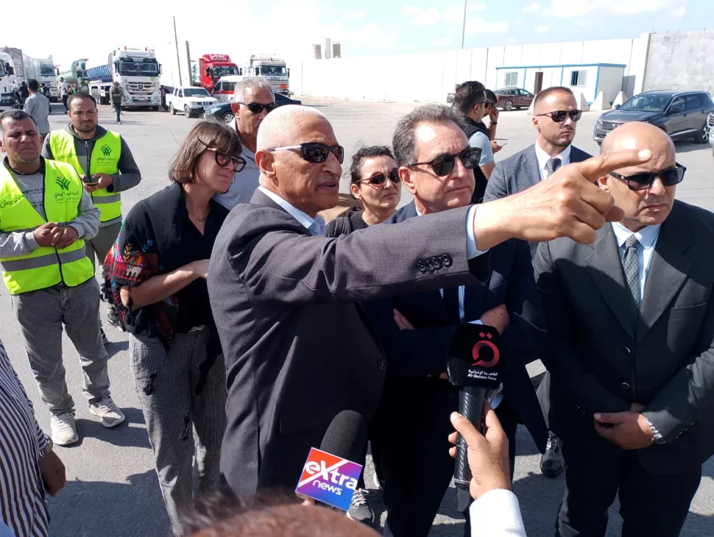 السفير الفرنسي يتفقد شاحنات المساعدات في معبر رفح 6 - جريدة الجمهورية IMG 20251030 WA0174 - جريدة الجمهورية