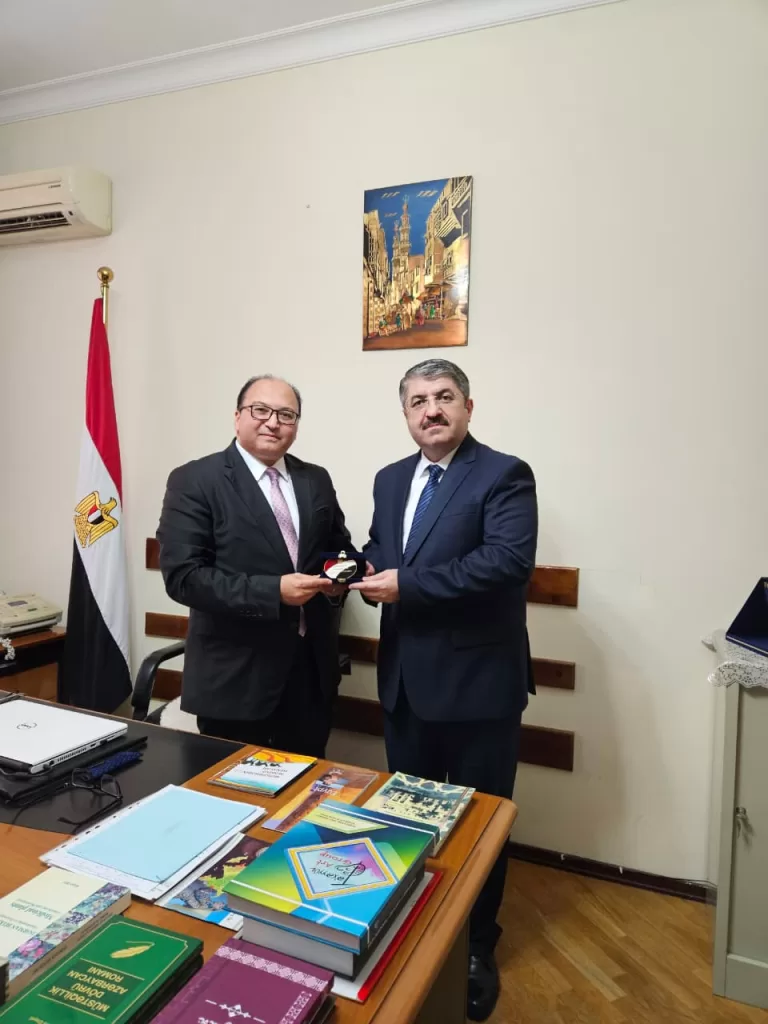 رئيس الجالية الأذربيجانية في مصر يتسلم ميدالية وزارة التعليم العالي 2 - جريدة الجمهورية WhatsApp Image 2025 10 02 at 12.25.36 PM - جريدة الجمهورية